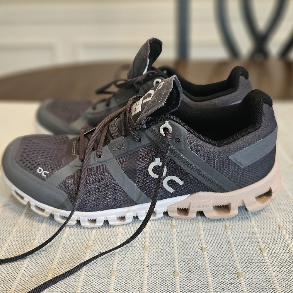 On Cloud Womens Running Shoes Size 6.5